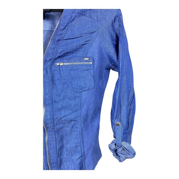 Guess Women’s Light Jean Blouse Zipper Closure Size Medium - Picture 5 of 9